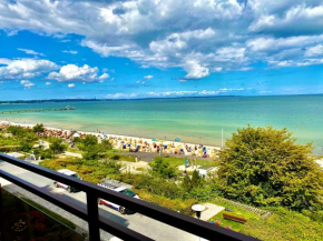 Studio-Apartment mit Panorama-Meerblick und direkter Strandlage in Scharbeutz